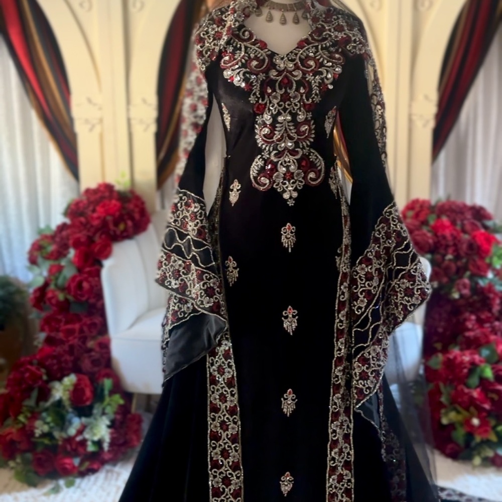 Custom Black & Red Embroidered Yemeni Bridal Gown! Veil & Bouquet Included!